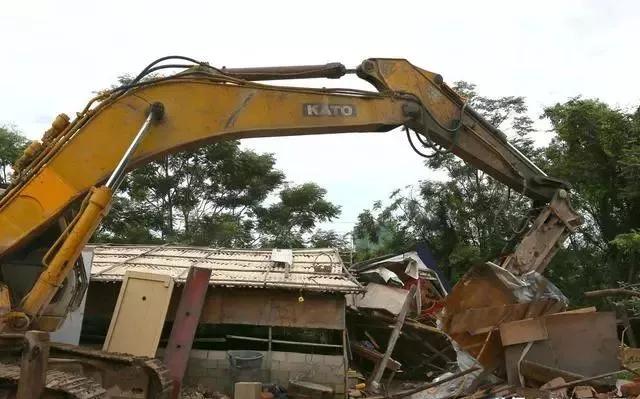 整頓大棚房成了一刀切的代名詞，斷水斷電磚瓦不留，拆成了荒蕪！